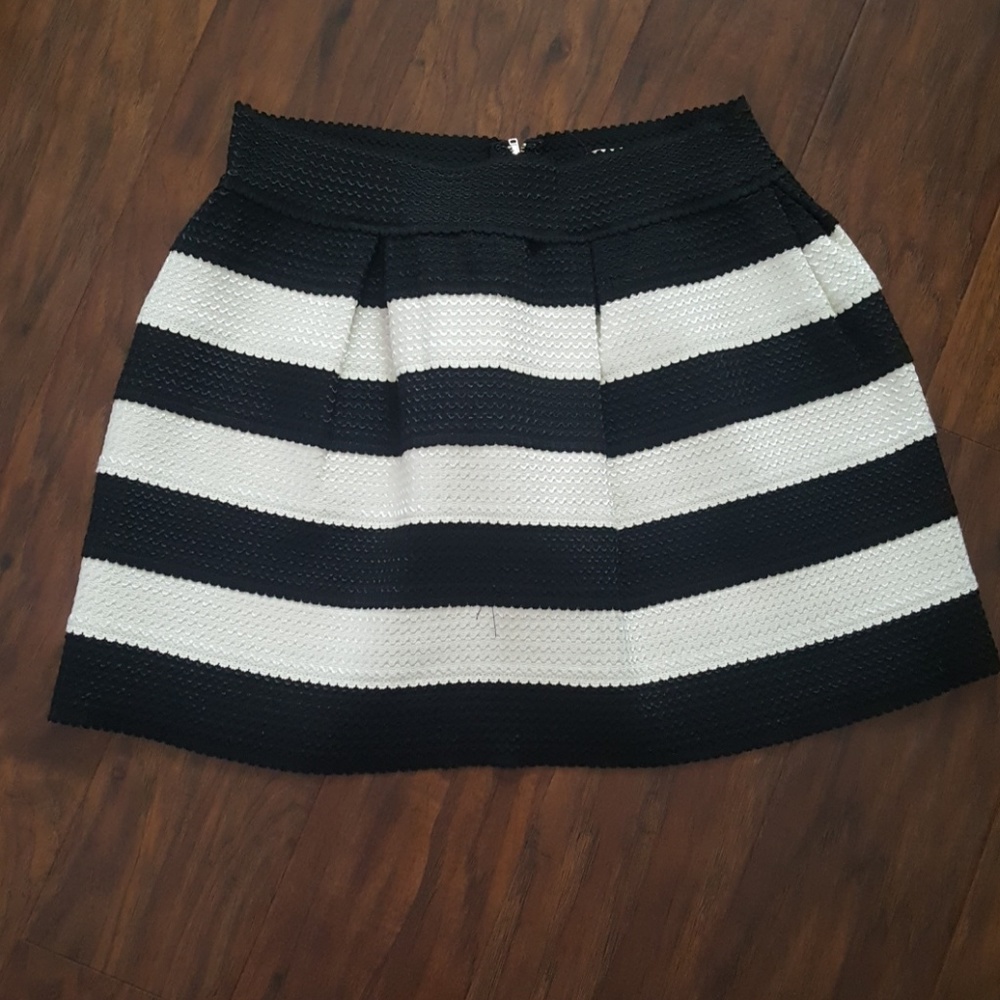 Cute stretchy mini skirt